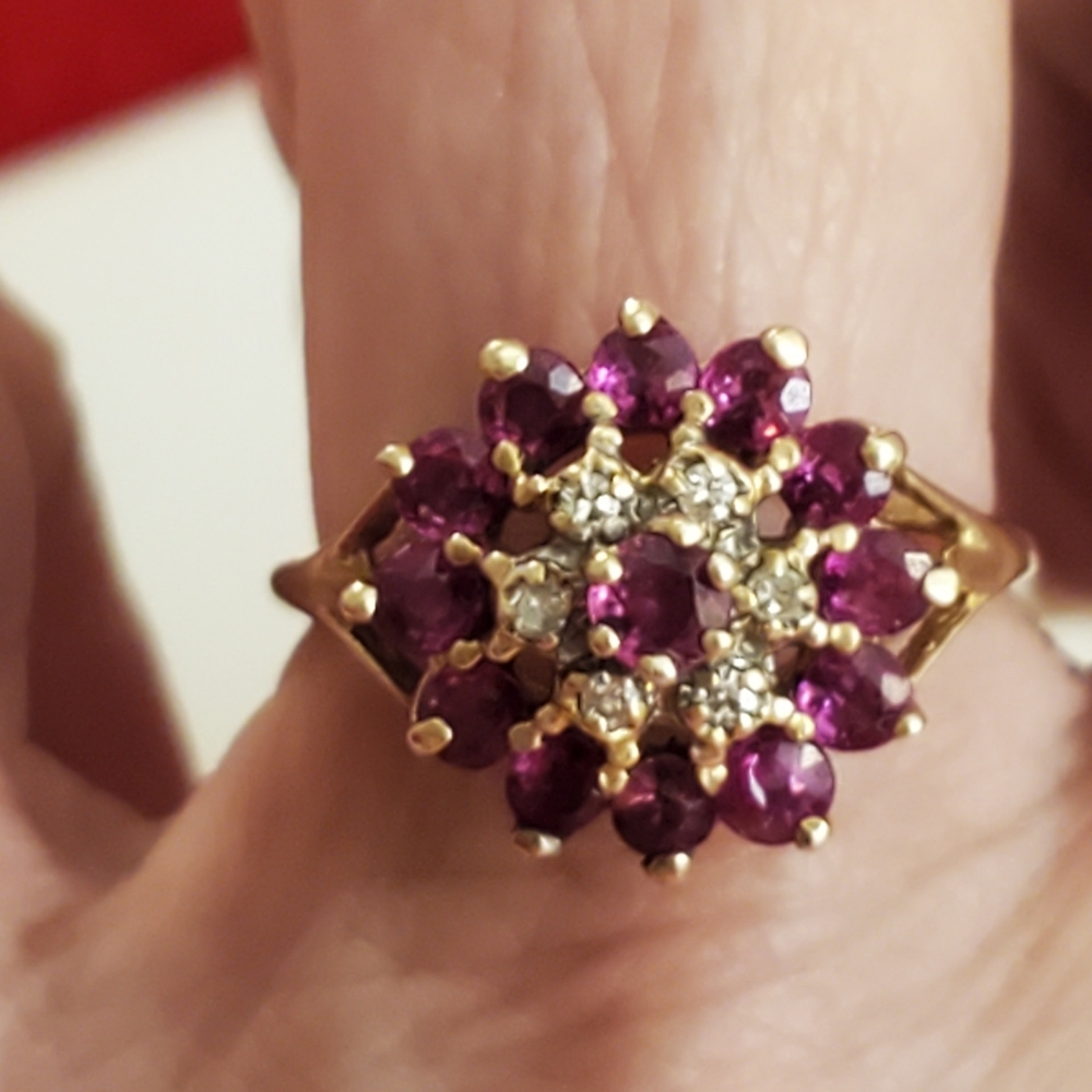 Beautiful 10k yg ruby/ diamond ring - Picture 1 of 7